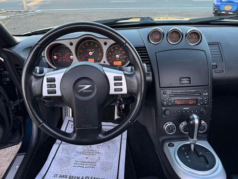 Used 2007 Nissan 350Z Touring RWD image 18