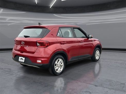 Used 2022 Hyundai Venue SE image 5