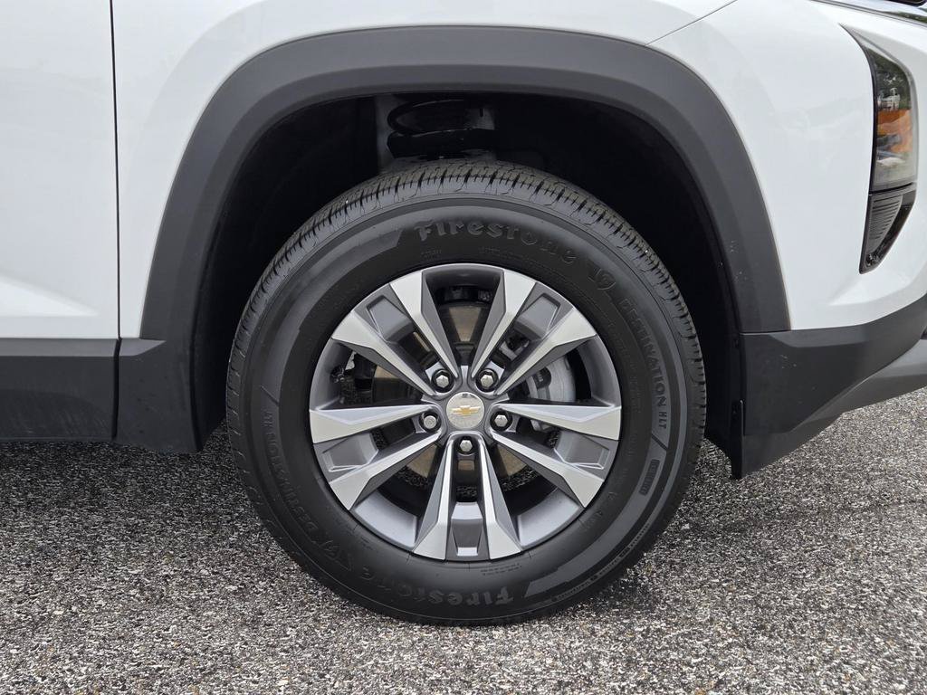 Used 2026 Chevrolet Equinox LT FWD image 4
