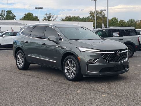 Used 2022 Buick Enclave Avenir image 2