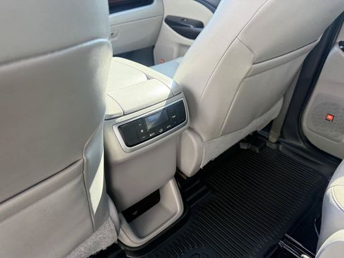 Used 2016 Toyota Highlander Limited AWD/4WD image 16