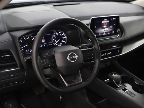 Used 2025 Nissan Rogue SV image 21