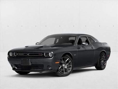 Used 2017 Dodge Challenger R/T RWD image 1