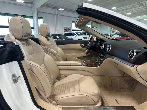 Used 2016 Mercedes-Benz SL 550 image 48