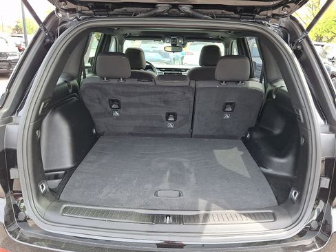 Used 2024 Jeep Grand Cherokee Laredo X image 27