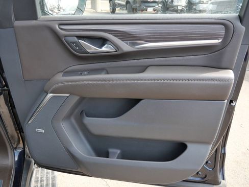 Used 2024 GMC Yukon Denali w/ Denali Reserve Package image 13