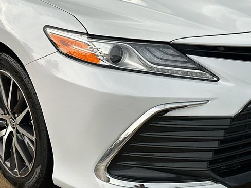 Used 2022 Toyota Camry XLE FWD image 8