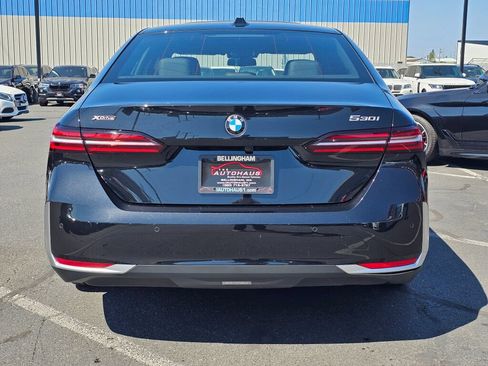 Used 2026 BMW 530i xDrive w/ Premium Package AWD/4WD image 4