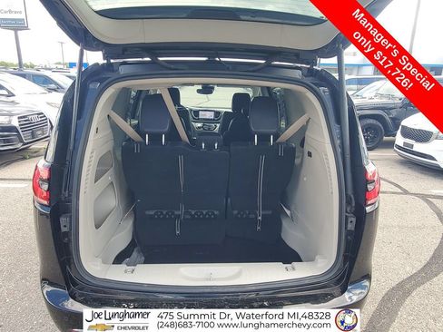 Used 2022 Chrysler Pacifica Touring-L FWD image 25