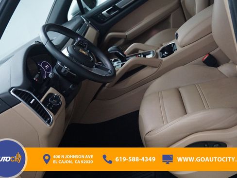 Used 2022 Porsche Cayenne Platinum Edition image 9