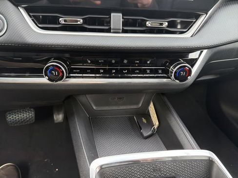 New 2026 Chevrolet Equinox LT w/ Convenience Package II image 19