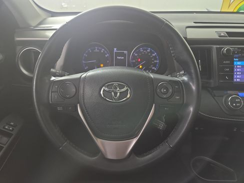 Used 2018 Toyota RAV4 XLE AWD/4WD image 13