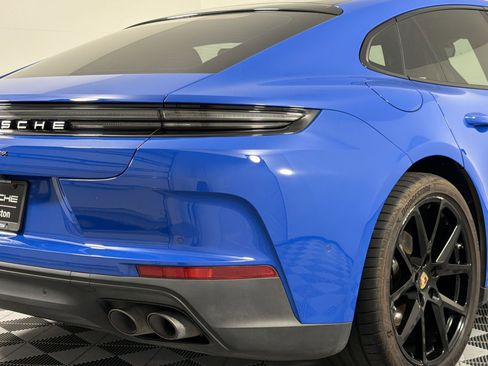 Certified 2025 Porsche Panamera image 10