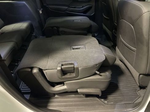 Used 2023 Chevrolet Traverse LT image 54