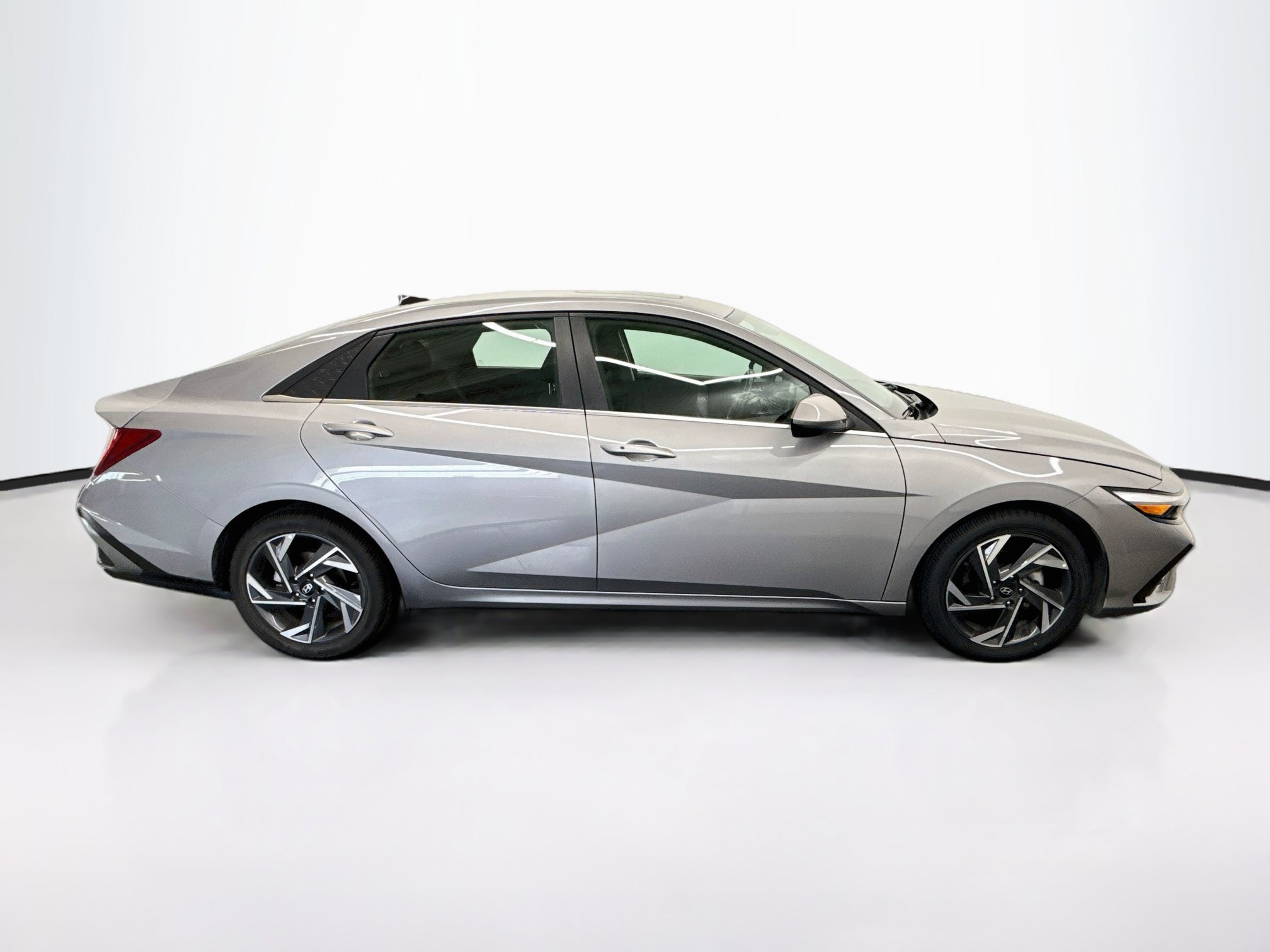 Used 2025 Hyundai Elantra SEL FWD image 10