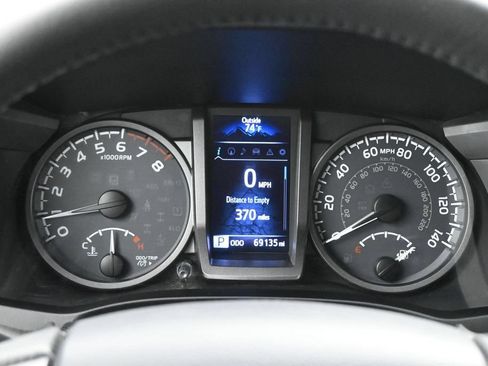 Used 2018 Toyota Tacoma TRD Sport AWD/4WD image 7
