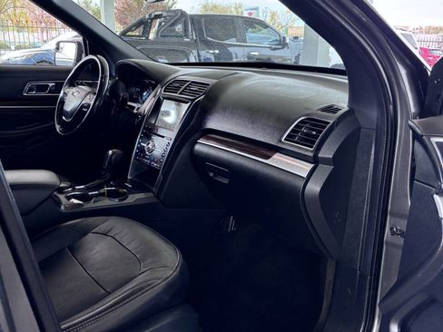 Used 2018 Ford Explorer Limited image 23