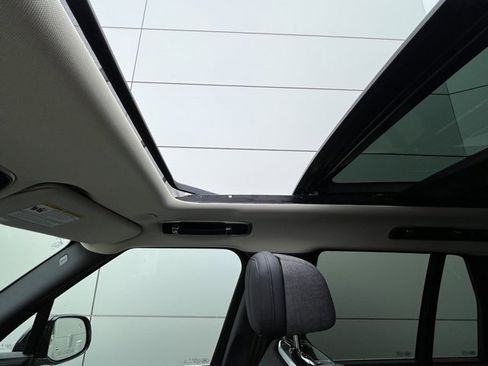 New 2025 Land Rover Range Rover SE image 11