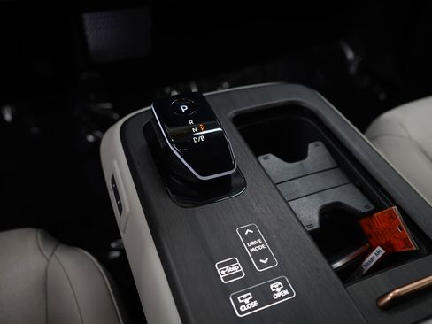 Used 2023 Nissan Ariya AWD image 19