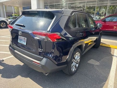Used 2019 Toyota RAV4 XLE Premium w/ Advanced Technology Package AWD/4WD image 4