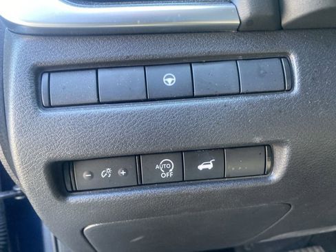 Used 2025 Nissan Rogue SV image 15