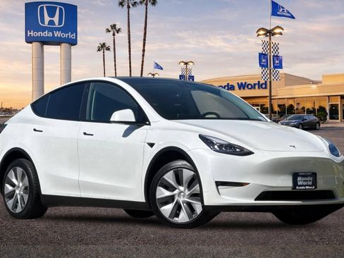 Used 2021 Tesla Model Y Long Range AWD/4WD image 2