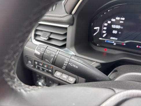 Used 2024 GMC Yukon XL Denali Ultimate w/ LPO, Illumination Package AWD/4WD image 19