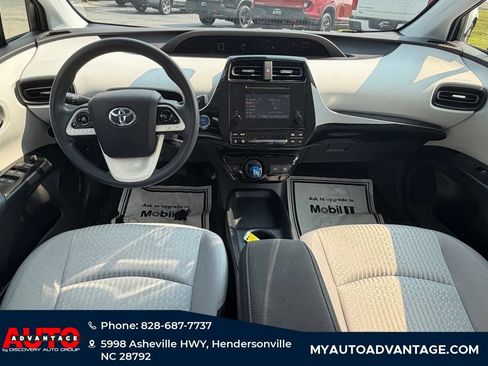 Used 2017 Toyota Prius Two FWD image 7