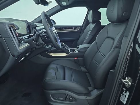 Certified 2026 Porsche Cayenne Coupe AWD/4WD image 5