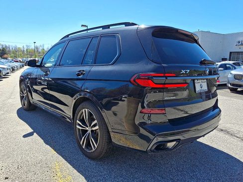 Used 2023 BMW X7 xDrive40i w/ M Sport Package AWD/4WD image 4