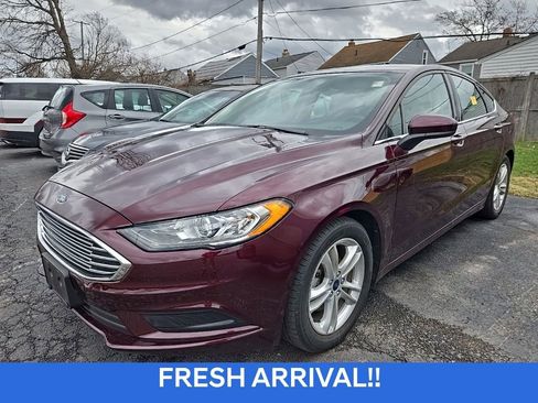 Used 2018 Ford Fusion SE w/ Fusion SE Technology Package image 5