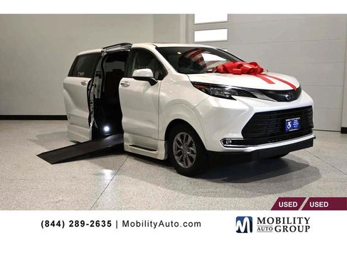 Used 2023 Toyota Sienna XLE w/ XLE Plus Package AWD/4WD image 1