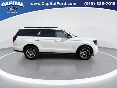 Certified 2025 Ford Expedition Active AWD/4WD image 9