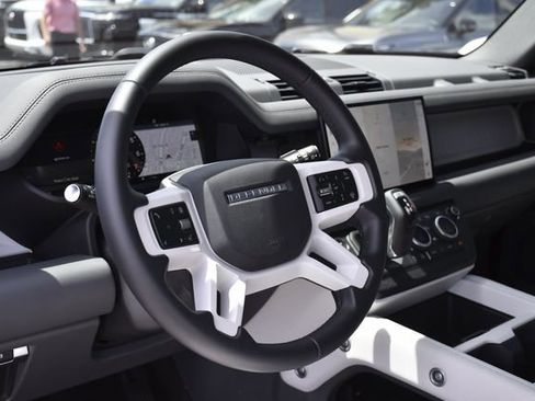 Used 2025 Land Rover Defender 110 X-Dynamic SE image 23