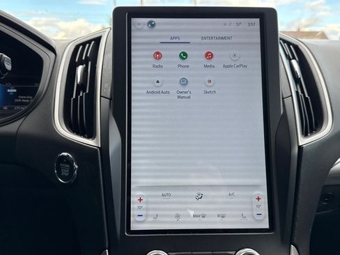 Used 2022 Ford Edge SEL image 11