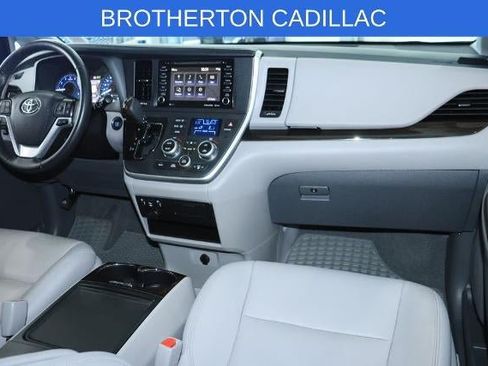 Used 2020 Toyota Sienna XLE w/ XLE Navigation Package FWD image 31