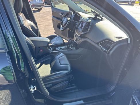 Used 2020 Jeep Cherokee Latitude Plus image 40