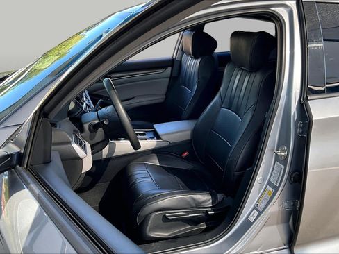 Used 2019 Honda Accord LX image 8