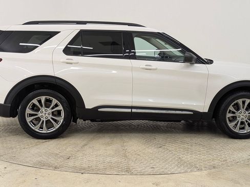 Certified 2022 Ford Explorer XLT w/ Equipment Group 202A image 8