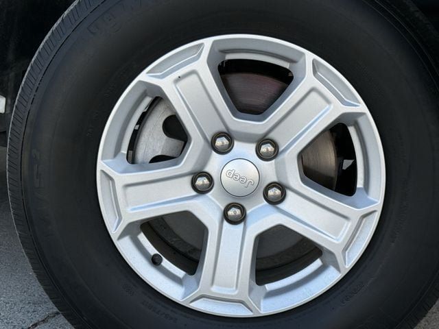 Used 2023 Jeep Wrangler Unlimited Sport AWD/4WD image 8