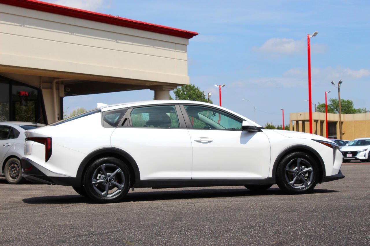 Used 2025 Kia K4 FWD image 3