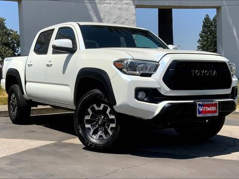 Used 2019 Toyota Tacoma TRD Off-Road image 2
