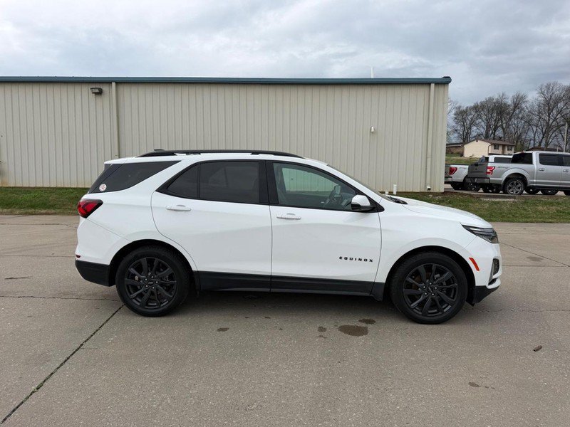 Used 2023 Chevrolet Equinox RS FWD image 2