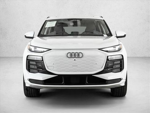 Used 2025 Audi Q6 e-tron Premium Plus w/ Premium Plus AWD/4WD image 2