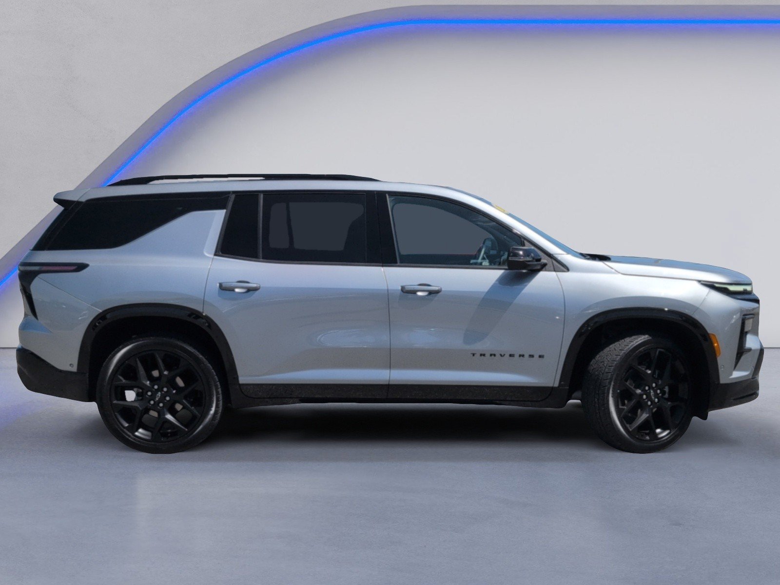 Used 2025 Chevrolet Traverse RS w/ LPO, Floor Liner Package FWD image 3