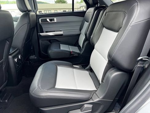 Used 2023 Ford Explorer XLT w/ Equipment Group 202A AWD/4WD image 9