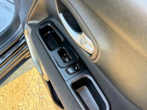 Used 2021 Jeep Renegade Latitude AWD/4WD image 45