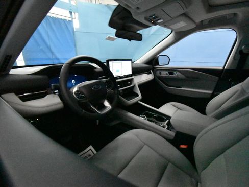 New 2026 Ford Explorer Active w/ Active Comfort Package image 2