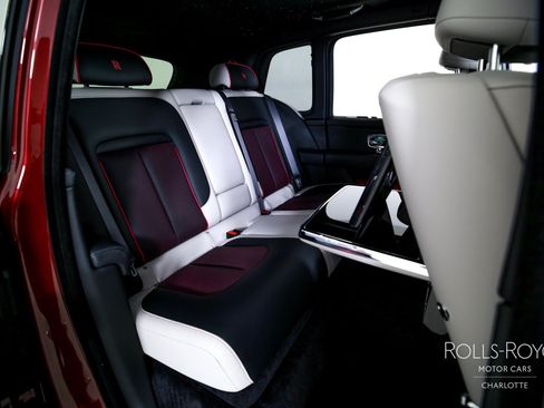 Certified 2025 Rolls-Royce Cullinan AWD/4WD image 28