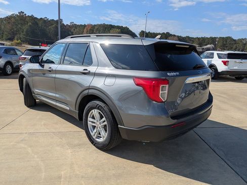 Used 2023 Ford Explorer XLT image 6